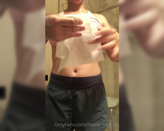 Hannah Hunt aka horny_hippie_ OnlyFans - Mopping up my sweaty pits & body after an intense workout All the tissues