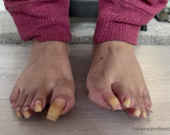 Puja aka caramelprofessor OnlyFans - Ignore the sounds haha watch the toes!