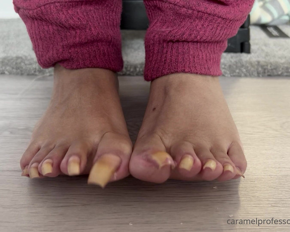 Puja aka caramelprofessor OnlyFans - Ignore the sounds haha watch the toes!