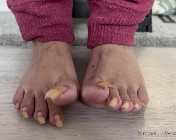 Puja aka caramelprofessor OnlyFans - Ignore the sounds haha watch the toes!