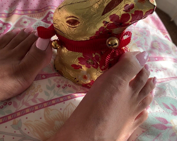 Puja aka caramelprofessor OnlyFans - I never rang the Lindt bunny bells before