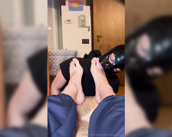 Prince Massi aka massitheprince OnlyFans - Kicking up my big sweaty feet and letting @fillme wfeet worship them devotedly