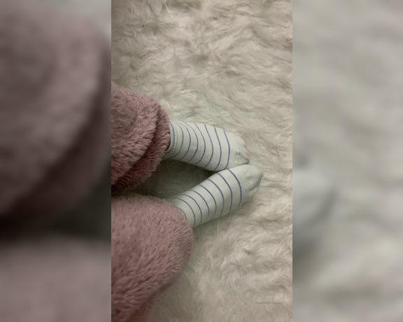 Puja aka caramelprofessor OnlyFans - I should be making dinner but I’m playing with my socks instead