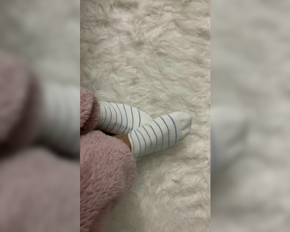 Puja aka caramelprofessor OnlyFans - I should be making dinner but I’m playing with my socks instead