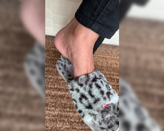 Puja aka caramelprofessor OnlyFans - Back from my walk Slipper dangle teasing