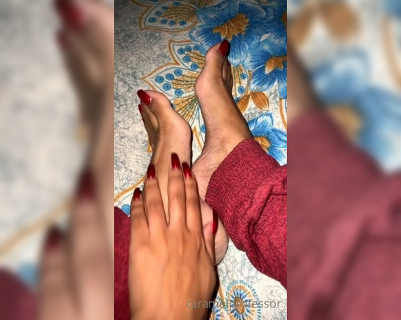 Puja aka caramelprofessor OnlyFans - Oops, I forgot to show you my fingers