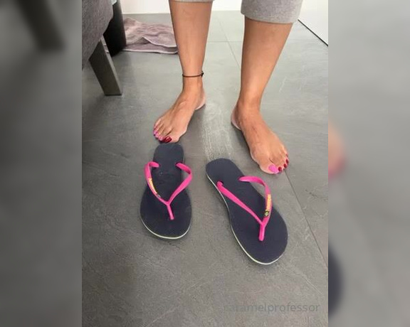 Puja aka caramelprofessor OnlyFans - When your toes match your flip flops life is good