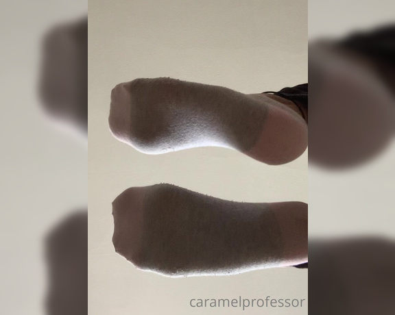 Puja aka caramelprofessor OnlyFans - Sock removal after my walk