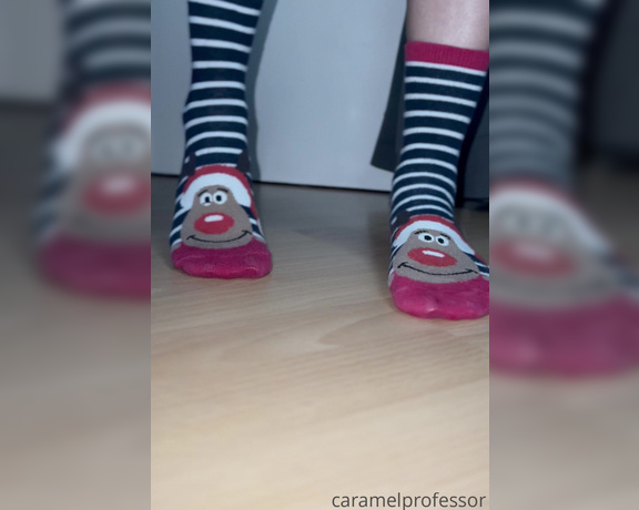 Puja aka caramelprofessor OnlyFans - Do my feet smell