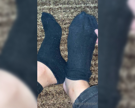 Puja aka caramelprofessor OnlyFans - Feels so good to take these off these days, my feet need air and a good