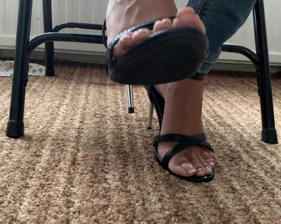 Puja aka caramelprofessor OnlyFans - I need a hand removing these