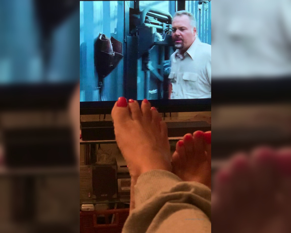 Puja aka caramelprofessor OnlyFans - Look at my feet watch Jurassic World tonight whilst in lockdown