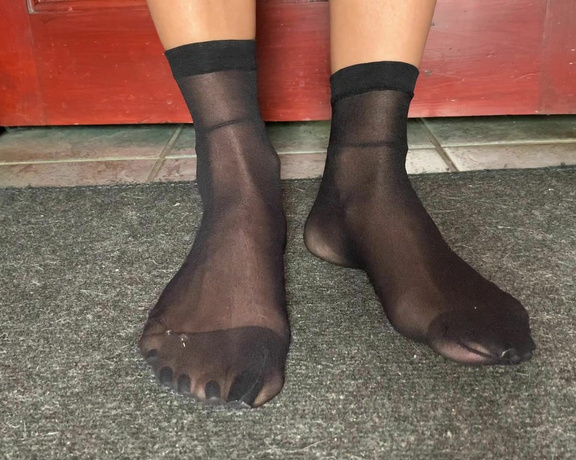 Puja aka caramelprofessor OnlyFans - These nylon socks are