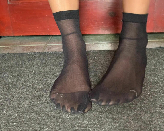 Puja aka caramelprofessor OnlyFans - These nylon socks are