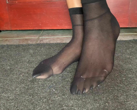 Puja aka caramelprofessor OnlyFans - These nylon socks are