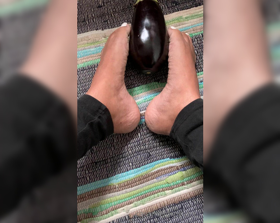 Puja aka caramelprofessor OnlyFans - Real Indians have real Aubergines in their kitchen, here’s one I bought this morning, just gorgeous