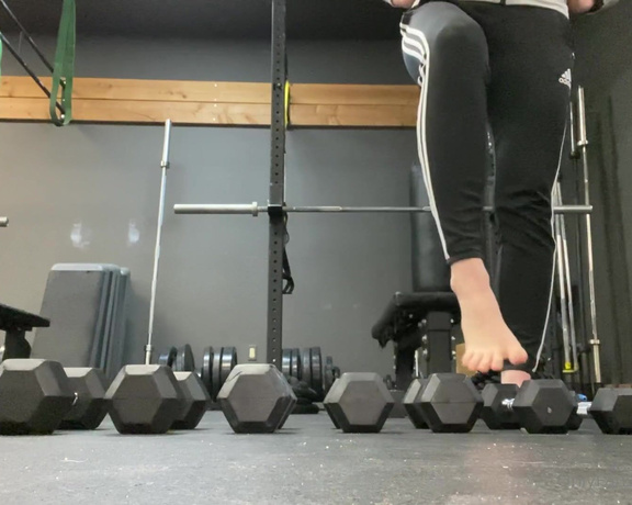 Athletoes aka athletoes OnlyFans - This Thursday Theme is What in the gym can I lift with my feet