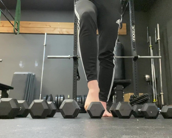 Athletoes aka athletoes OnlyFans - This Thursday Theme is What in the gym can I lift with my feet