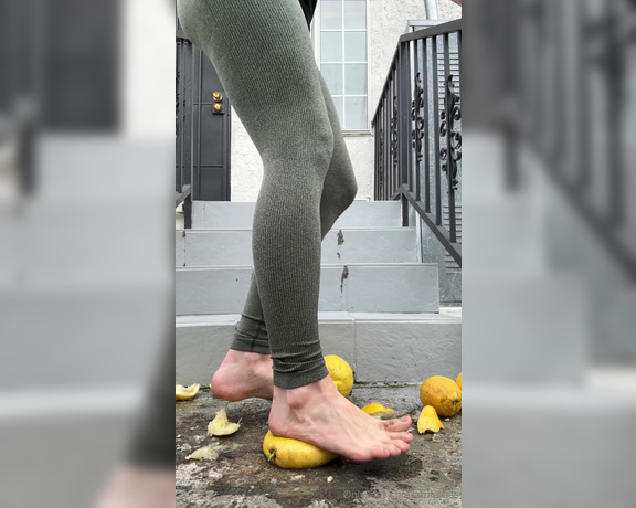 Athletoes aka athletoes OnlyFans - These lemons were soooo big!! They made me work for