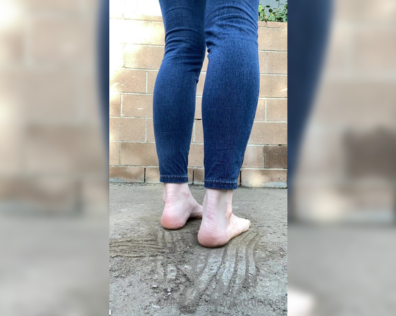 Athletoes aka athletoes OnlyFans - Just playing in a little dirt patch