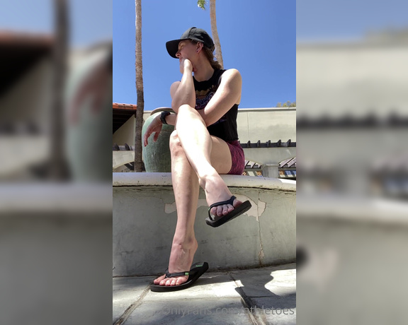 Athletoes aka athletoes OnlyFans - Enjoying the weather while it’s not trying to torch