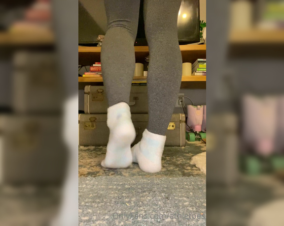 Athletoes aka athletoes OnlyFans - Busy day… these socks have been on the entire day and in these shoes