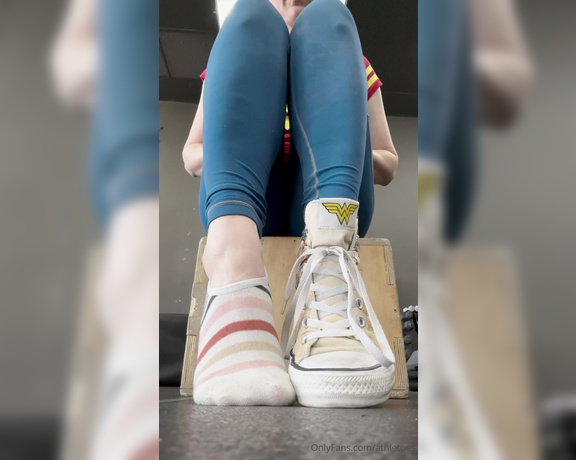 Athletoes aka athletoes OnlyFans - I HAD to get out of my chucks for a little while so my feet could