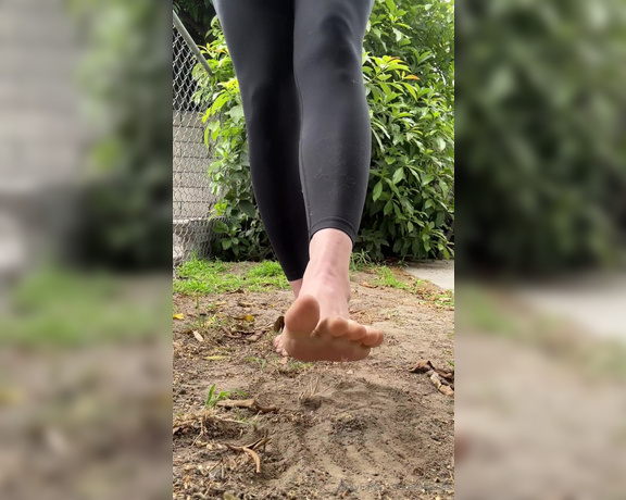 Athletoes aka athletoes OnlyFans - Played in the dirt until my neighbor started making too much noise