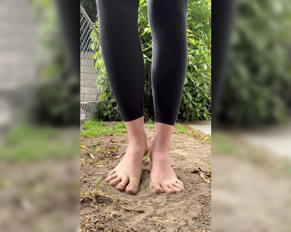 Athletoes aka athletoes OnlyFans - Played in the dirt until my neighbor started making too much noise