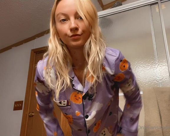 Goddess Shy aka sweetshygirl97 OnlyFans - Shaking ass in my spooky pjs