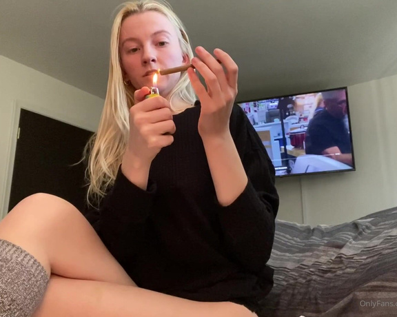 Goddess Shy aka sweetshygirl97 OnlyFans - Smoke