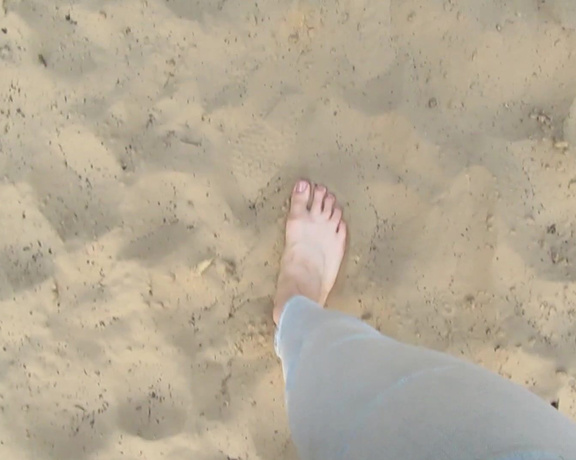 Neolasoles aka neolasoles OnlyFans - Walking in sand this time P The reason why the video turned out this long