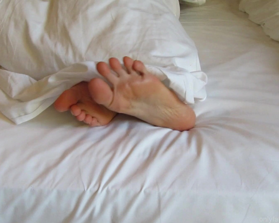 Neolasoles aka neolasoles OnlyFans - You can kiss my feet as long as you dont wake me up!