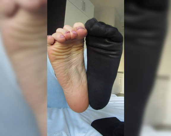 Neolasoles aka neolasoles OnlyFans - Some pretty soles for ya ^^