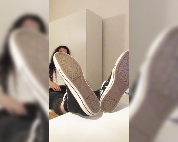 Neolasoles aka neolasoles OnlyFans - Return of the Converse