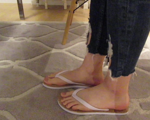 Neolasoles aka neolasoles OnlyFans - Flip flops)