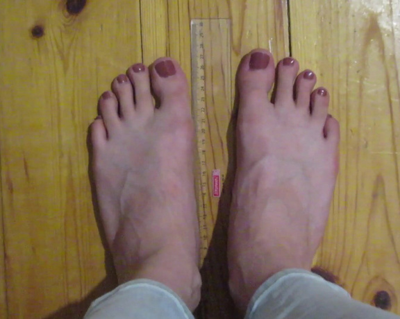 Neolasoles aka neolasoles OnlyFans - Feet measuring