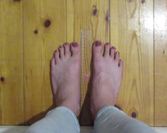 Neolasoles aka neolasoles OnlyFans - Feet measuring