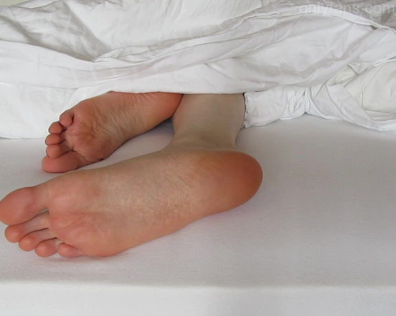 Neolasoles aka neolasoles OnlyFans - Sleeping feet