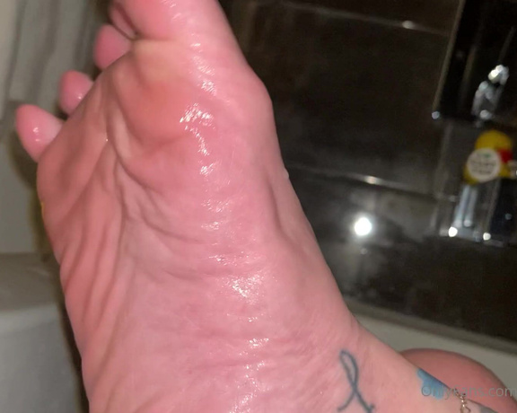 Monkey_solez aka monkey_solez OnlyFans - Bath time