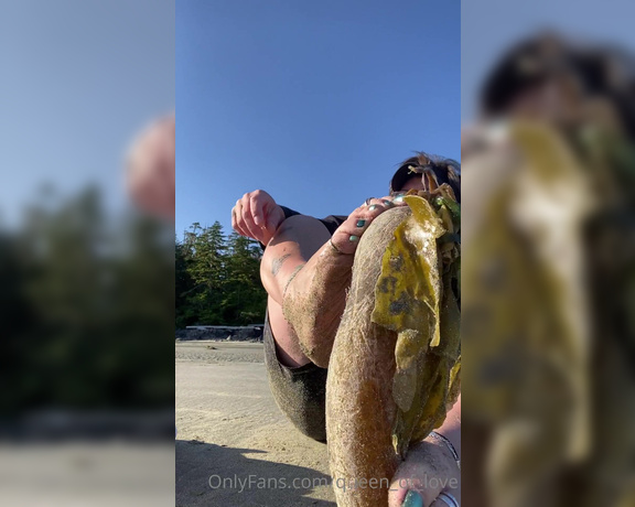 Monkey_solez aka monkey_solez OnlyFans - Foot job on the beach