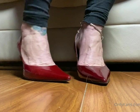 Monkey_solez aka monkey_solez OnlyFans - Someone asked for a shoe video with these shoes