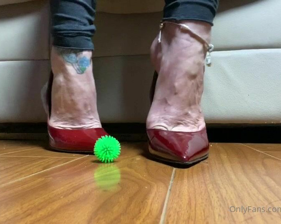 Monkey_solez aka monkey_solez OnlyFans - Someone asked for a shoe video with these shoes