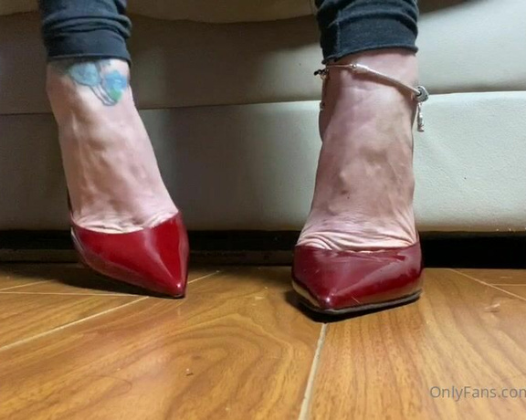 Monkey_solez aka monkey_solez OnlyFans - Someone asked for a shoe video with these shoes
