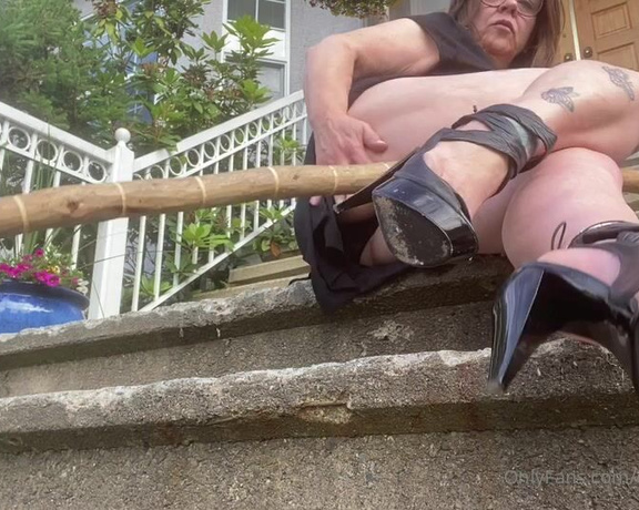 Monkey_solez aka monkey_solez OnlyFans - A lil play in the front yard stoop