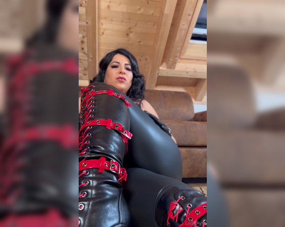 Lady Ayse aka ladyayse OnlyFans - Liebst du auch denn Gerusch von Leder Do you also love the sound of leather