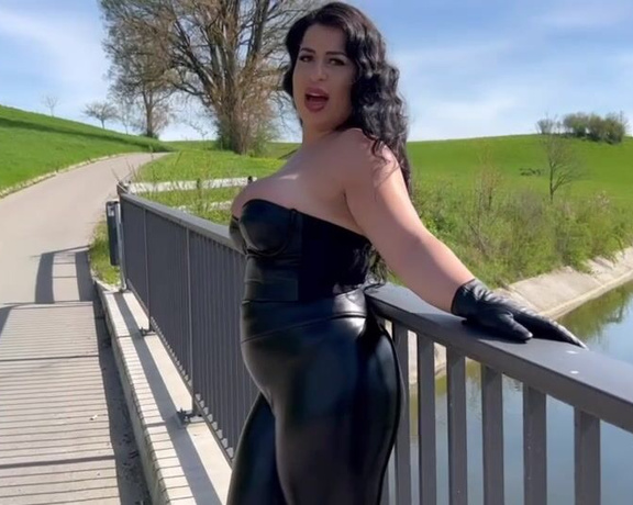 Lady Ayse aka ladyayse OnlyFans - Outdoor Session with Goddess Ayse!