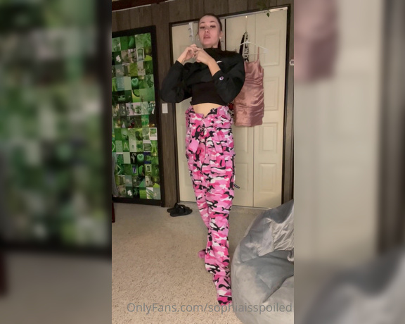 Miss Sophia Nyx aka sophiaisspoiled OnlyFans - 3 Minute Clip Silly Body WorshipFoot TeaseMorning Conversation