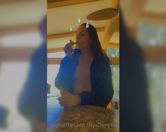 Miss Sophia Nyx aka sophiaisspoiled OnlyFans - New Clip Face it… I bet I could trick you into getting lifted enough to send