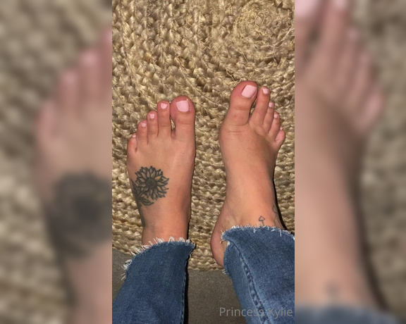 Kylie Jade aka oxlilkyliejade OnlyFans - Stomp ur balls with my pretty pink toes